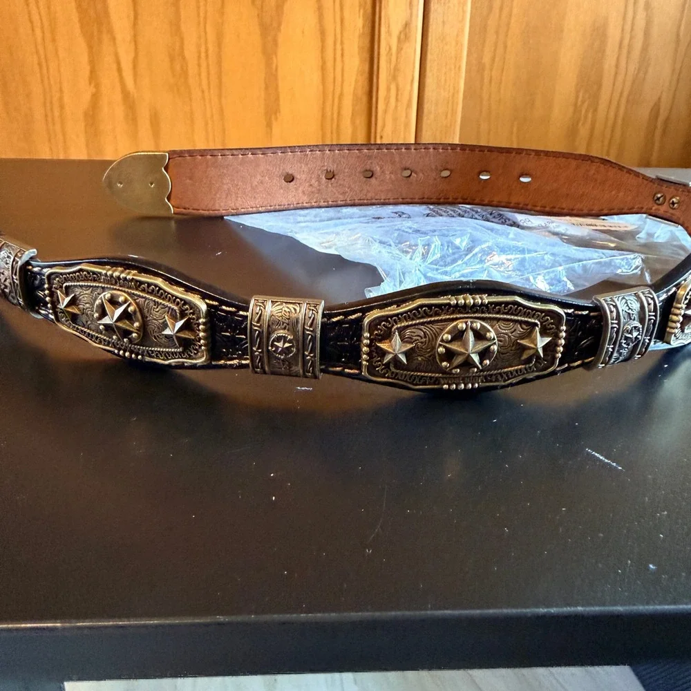NEW West Star Texas Western Cowboy Genuine Leather Belt Black Gold Star Concho